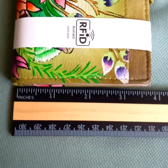 SUKRITI OLIVE FLORAL LEATHER RFID BI-FOLD WALLET - Picture 7 of 13